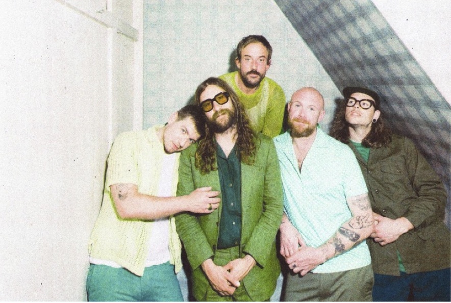 IDLES reimagina “Yellow”, de Coldplay, para clipe de “Grace”