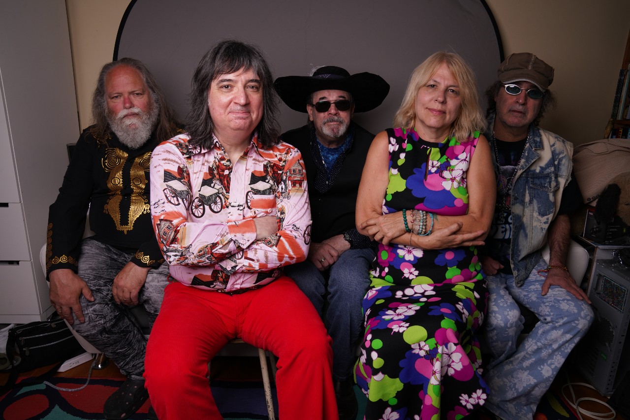 Mad Painter celebra o espírito do rock anos 70 no novo single “Empty Bottles”