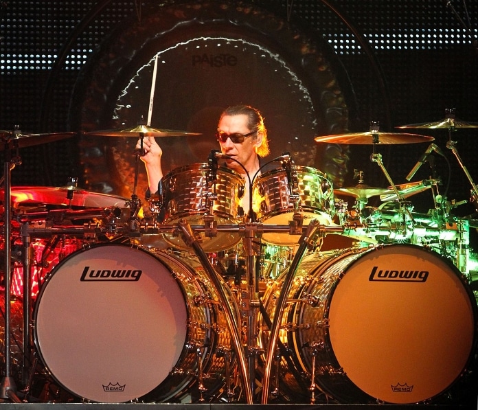 Fim de uma era: baterista do Van Halen coloca todo seu equipamento à venda