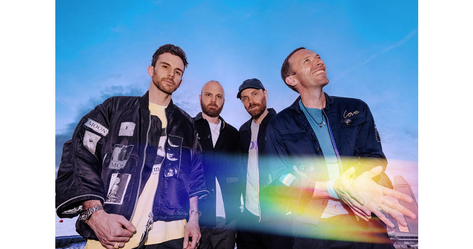 Coldplay anuncia novo álbum e revela chegada de vinis feitos com garrafas PET