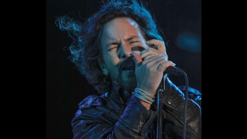 Eddie Vedder lança single solo; ouça “Save It For Later