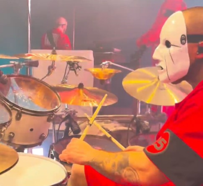 Eloy Casagrande maceta bateria do Slipknot tocando “The Heretic Anthem”