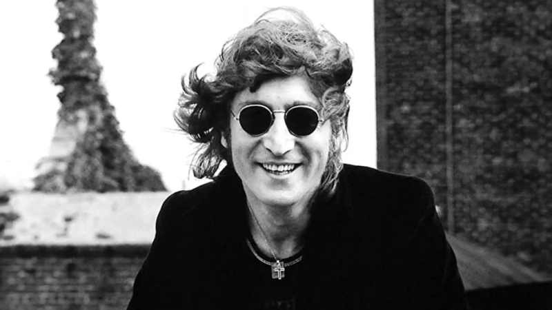 Violão perdido de John Lennon é vendido por mais de R$ 14 milhões