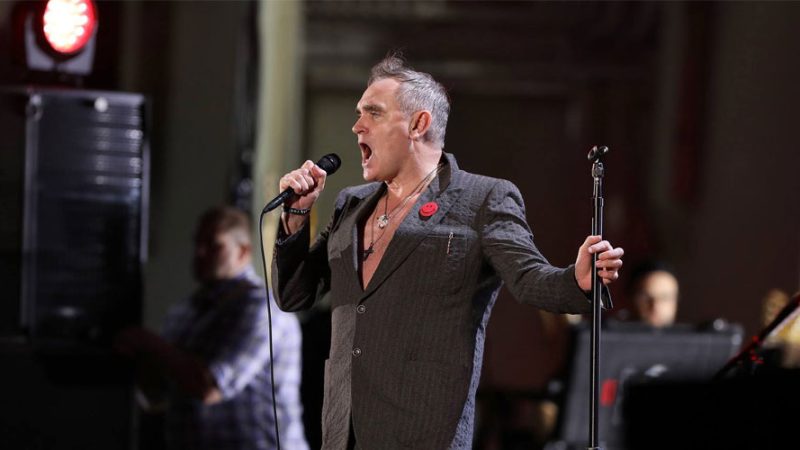 Após “fiascos recentes”, Morrissey anuncia retorno aos palcos