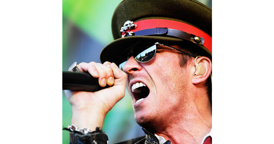 Viúva de Scott Weiland se abre sobre morte do cantor: “Ele não sofreu uma overdose”