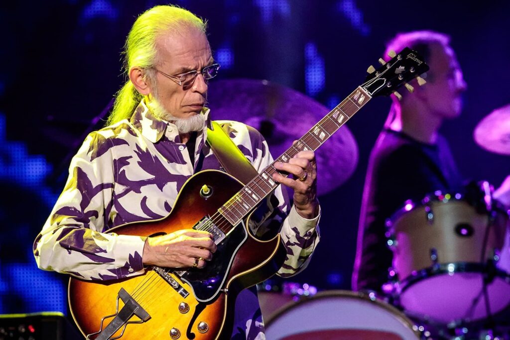 Steve Howe, do Yes e do Asia, lança novo disco solo em setembro