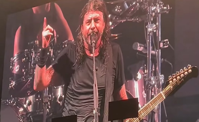 Foo Fighters interrompe show icônico nos EUA devido ao mau tempo