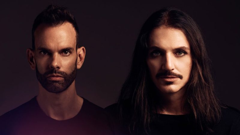 Placebo enfrenta problemas técnicos no palco e sugere que críticos vão assistir shows de artistas que fazem playback