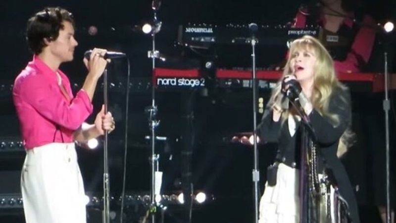 Stevie Nicks recebe Harry Styles para performances especiais