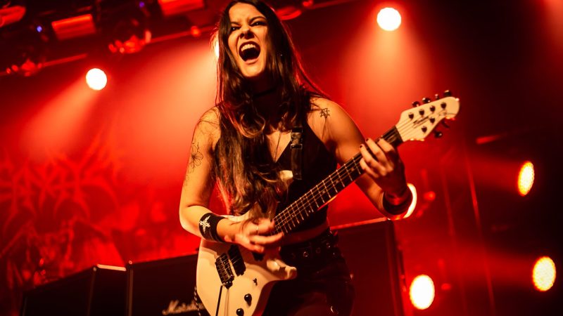 Promessa brasileira da guitarra, Helena Nagagata lança o single “Starlust”