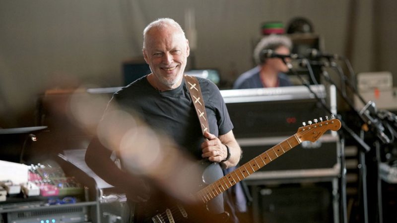 David Gilmour disponibiliza novo single “Dark and Velvet Nights”