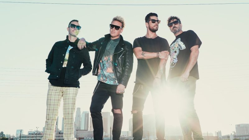 Papa Roach se une à Carrie Underwood no single “Leave A Light On (Talk Away The Dark)”