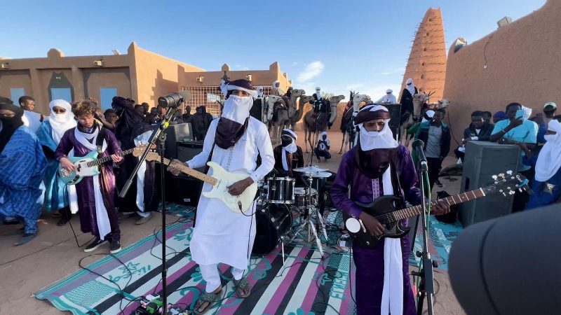 Mdou Moctar compartilha “The Agadez Folders: Live at Sultan’s Palace“ 