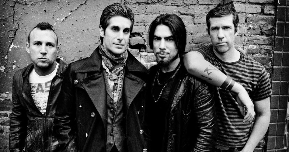 Perry Farrell briga com Dave Navarro no palco em show do Jane’s Addiction