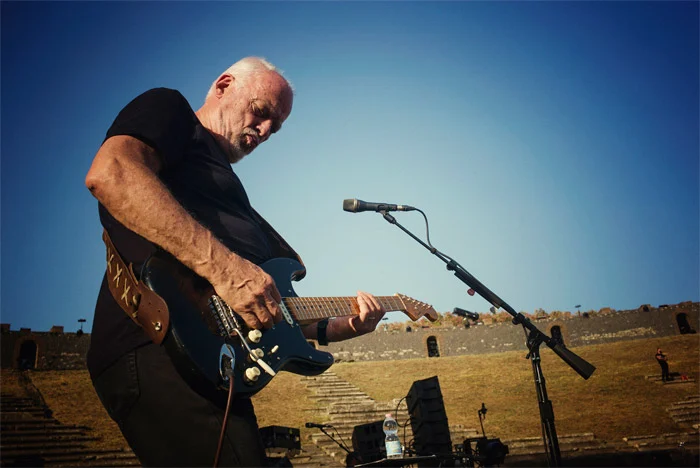 David Gilmour, do Pink Floyd, expulsa Oasis do topo da parada britânica