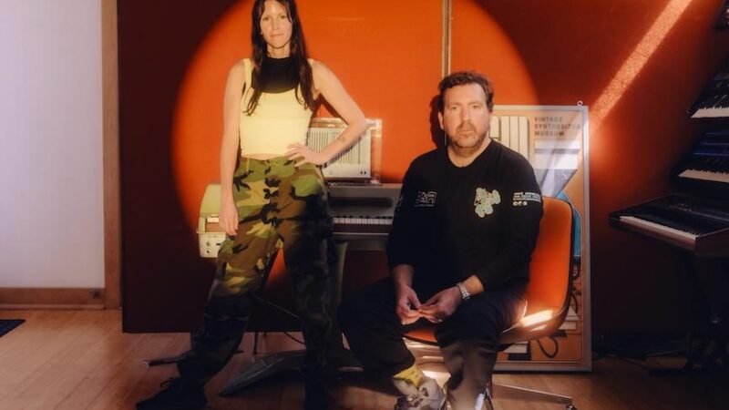 Joe Goddard e Kaitlyn Aurelia Smith lançam o single “Neptunes”