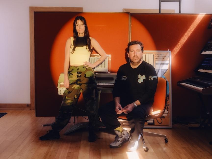 Joe Goddard e Kaitlyn Aurelia Smith lançam o single “Neptunes”