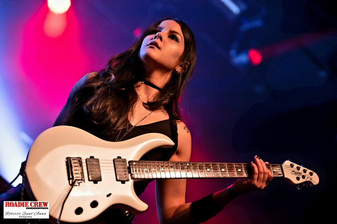 Guitarrista do Shamangra, Helena Nagagata lança “The Race”, o segundo single e videoclipe do seu EP de estreia