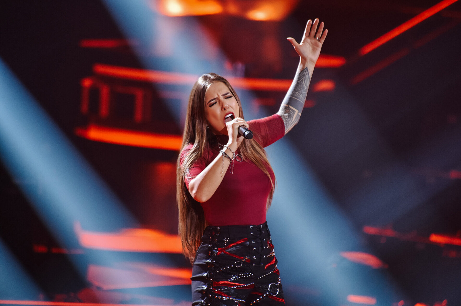 Brasileira ganha destaque cantando heavy metal no The Voice Alemanha