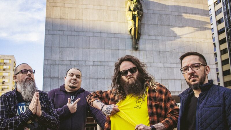 Jaydson aposta na ironia política em ‘Camisa Amarela’, música lançada nesta sexta-feira pré-eleições